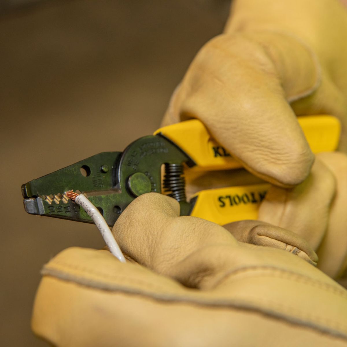 Heavy Duty 10–18 AWG Wire Stripper Cutter | Compact Tool for Car Audio & Electrical